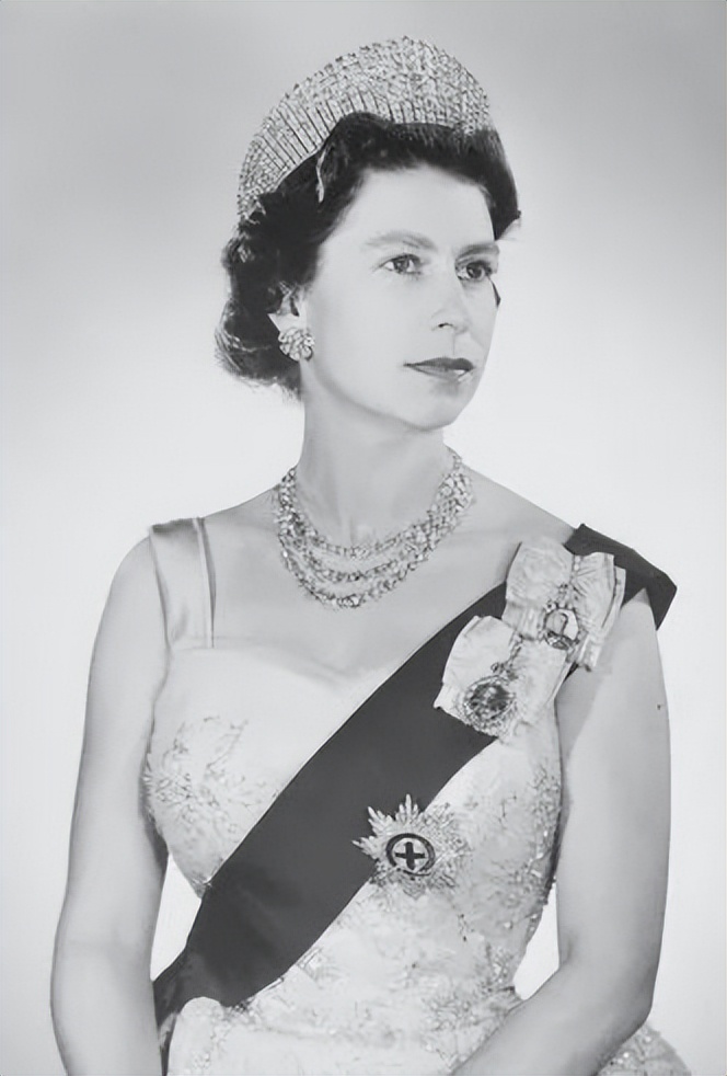 盘点英国女王最喜爱的皇家珠宝,英国女王最喜爱的皇家珠宝