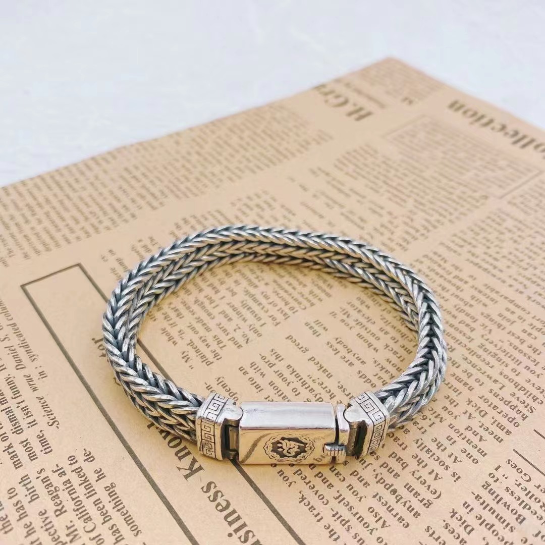 戴便宜的手链对身体有害吗,戴便宜的手链丢人吗