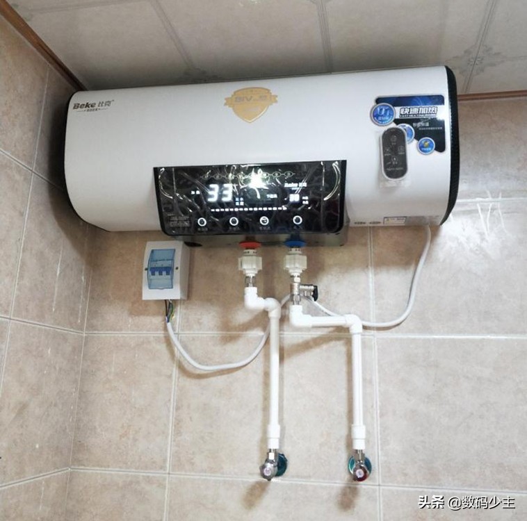 电热水器与燃气热水器哪个费用低,燃气热水器和电热水器哪种省费用