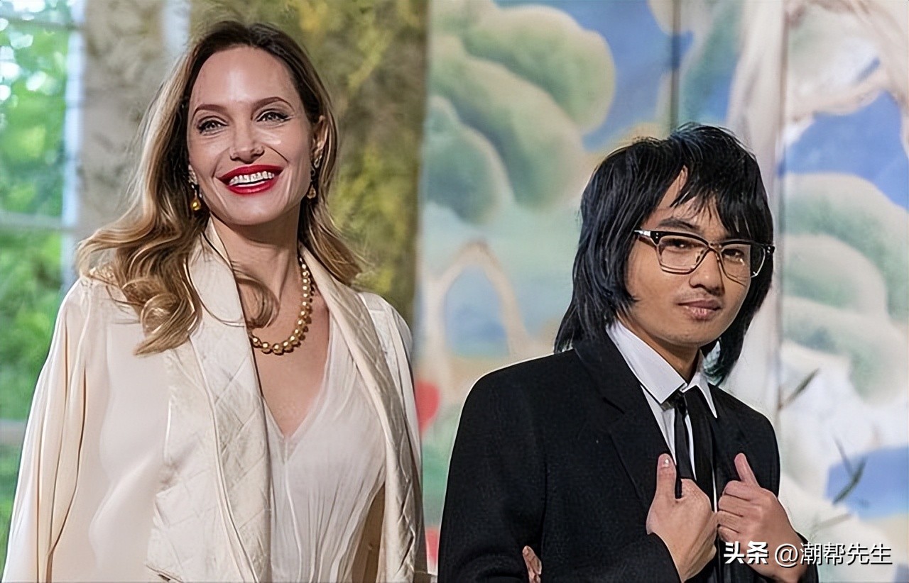 朱莉近照略显油腻老气,朱莉与儿子近照