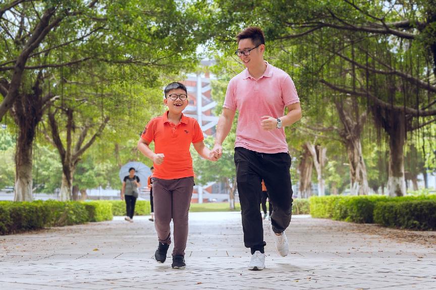 爸妈说基因决定孩子的智商跟长相,基因决定身高颜值和智商吗