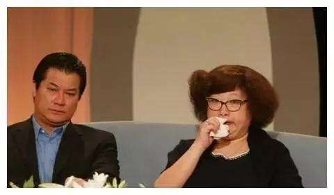 他红了30年和妻子分居却零绯闻,她红了之后