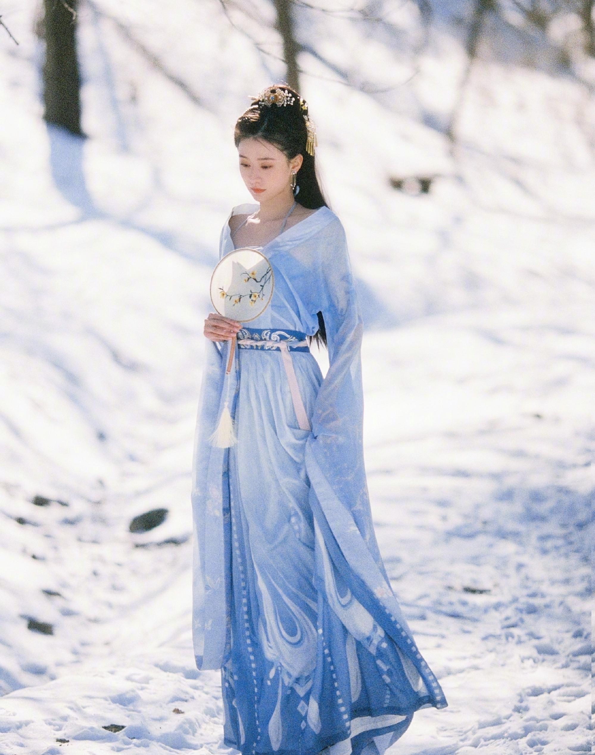 乔欣花花万物高跟鞋,乔欣碎花长裙