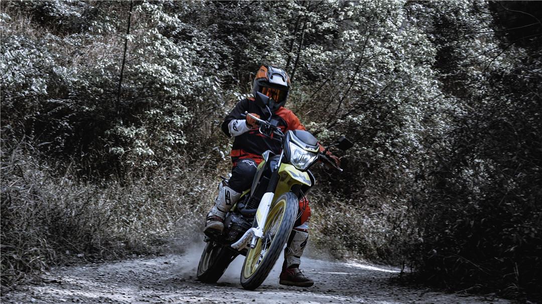 能上路的250cc摩托跑车,能跑250迈左右的摩托车