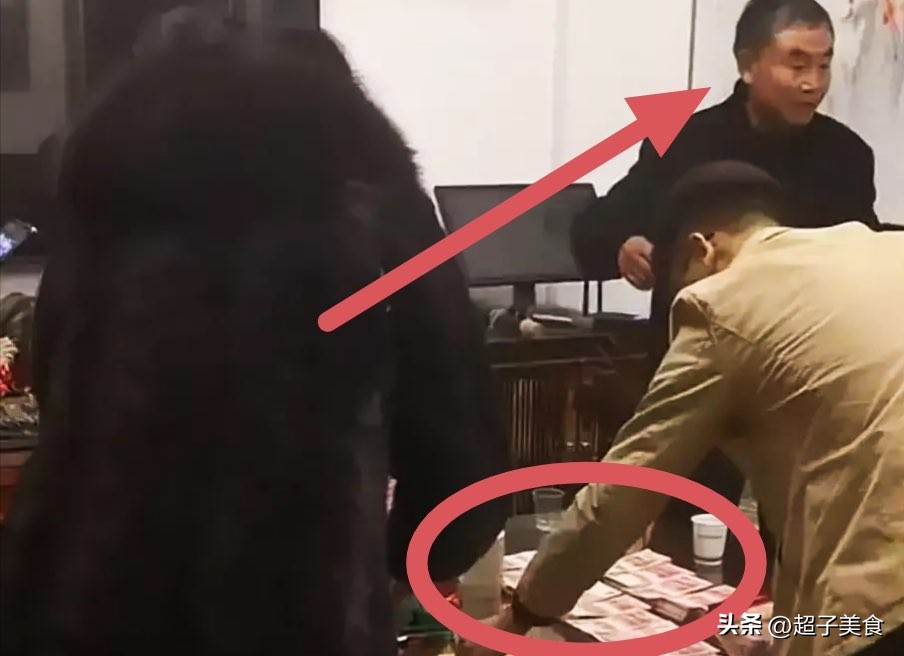 好尴尬！重庆一*迁拆**户办喜宴，表哥随1万不到8分钟被“强制退还”