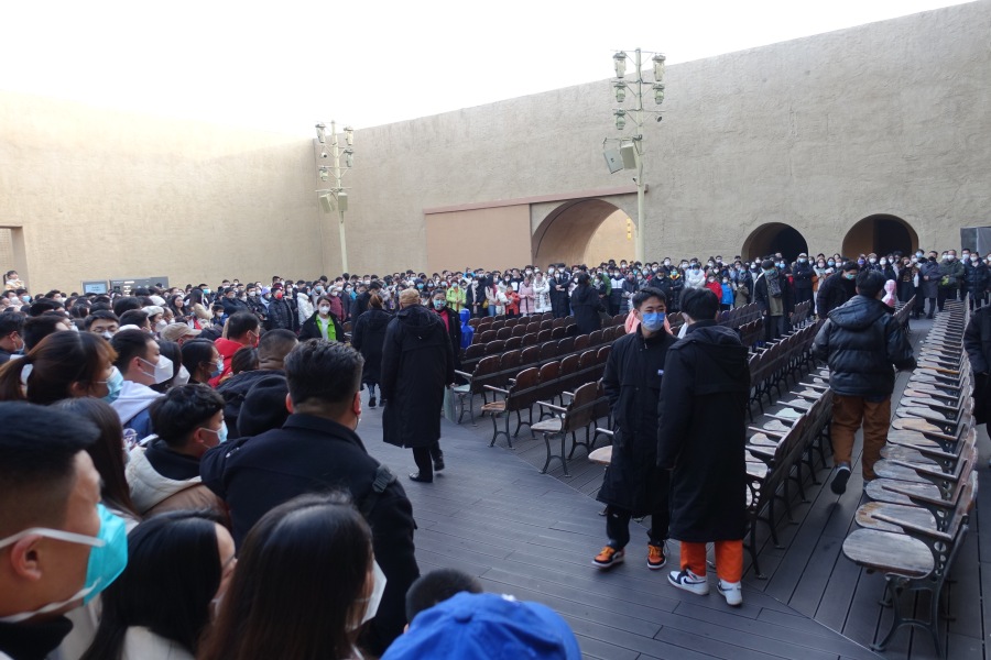 新春走基层就地过年别样的年味儿,新春走基层慰问演出暖意十足