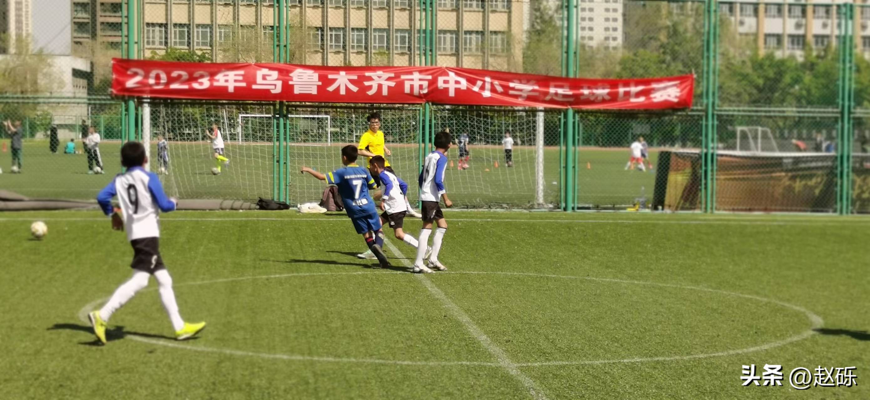 乌鲁木齐校园足球联赛开赛,乌鲁木齐2024城市青少年足球比赛