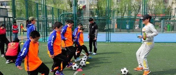 连云港甲级足球联赛直播,江苏连云港市足球俱乐部联赛