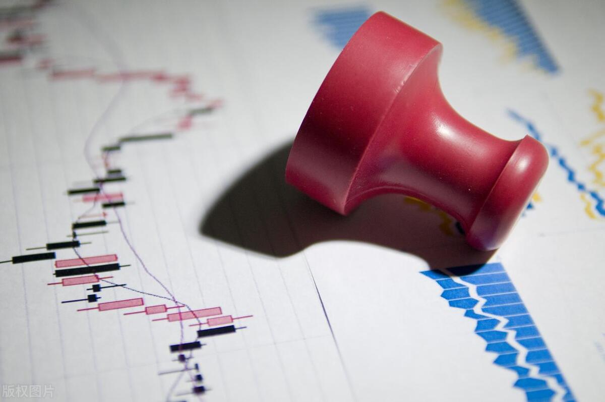 以借为名不还公款是否构成贪污罪,与贪污犯共谋贪污构成什么罪