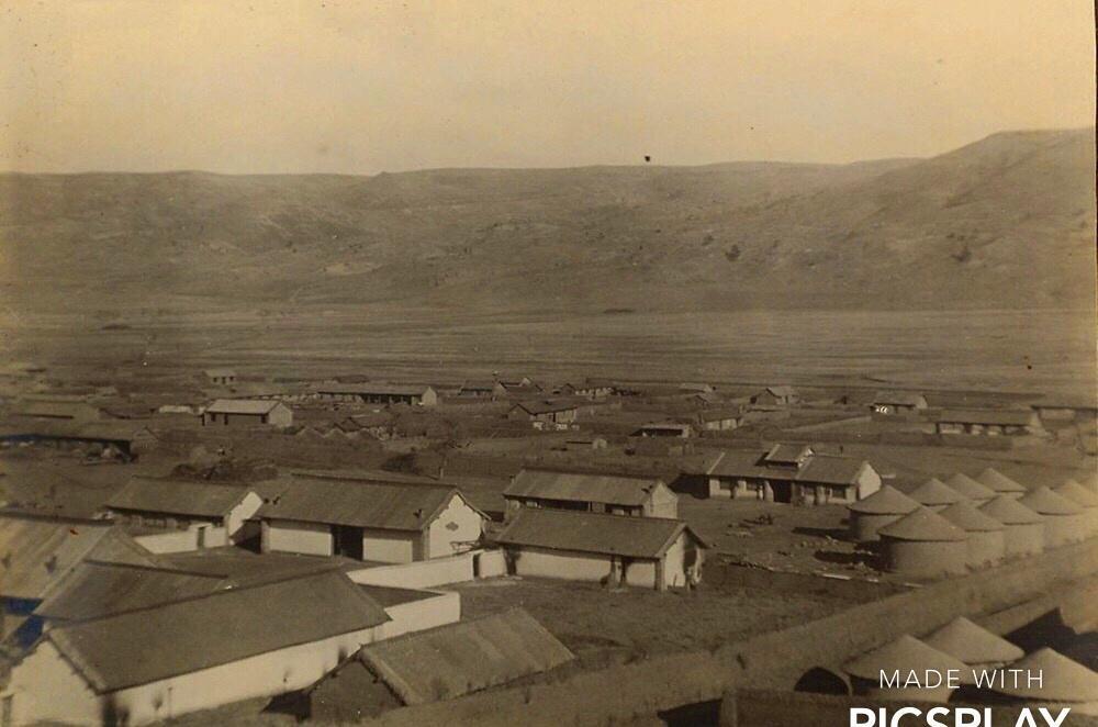 高清老照片：旗人格格大腿岔开豪放洗衣，地主三妻四妾不输女明星