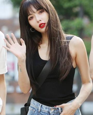 盘点韩国女明星最敢穿的衣服,韩国女星近期着装精选