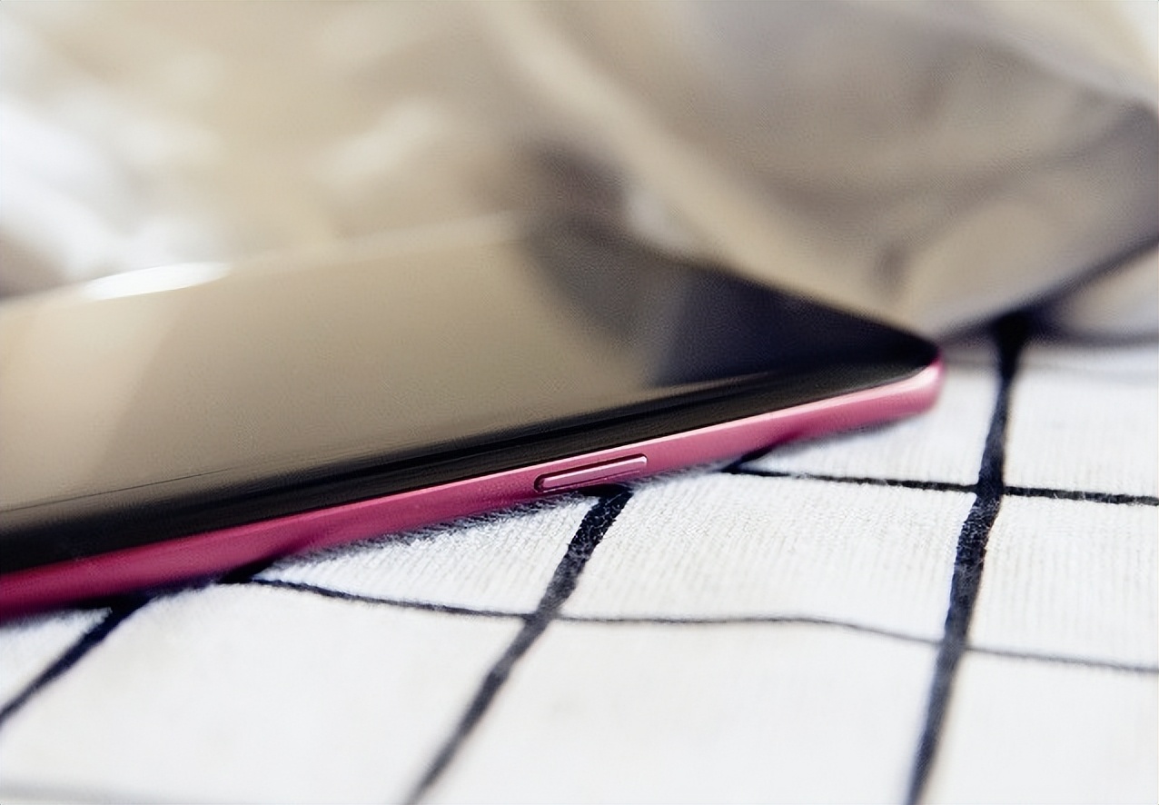 一年前的三星值得买吗,三星以前的老手机值钱吗