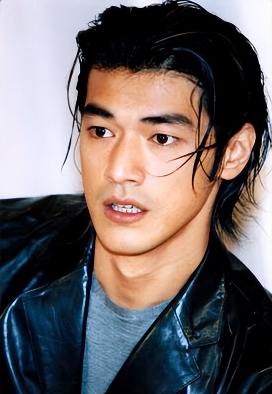 五位留长发的男明星最后一位最帅,七位又酷又帅的男明星