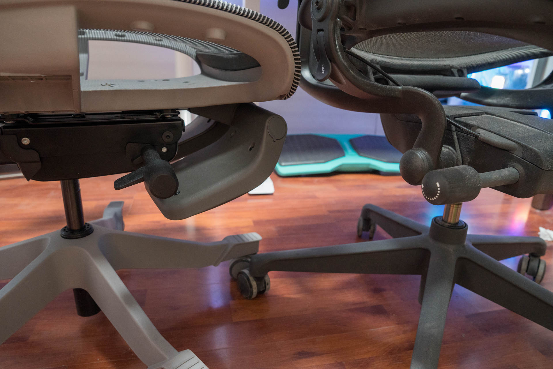 乱七八糟的电脑桌,笔记本电脑桌桌椅