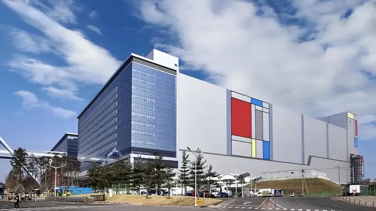 韩国首尔最著名的商业街,韩国首尔是一个魔幻的城市