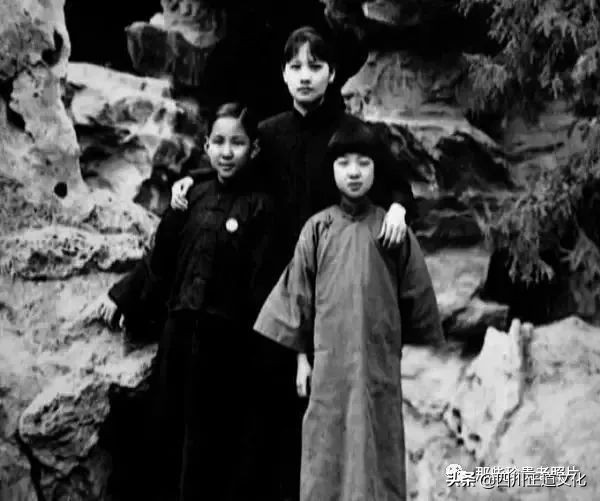 老照片纪念宋庆龄诞辰129周年