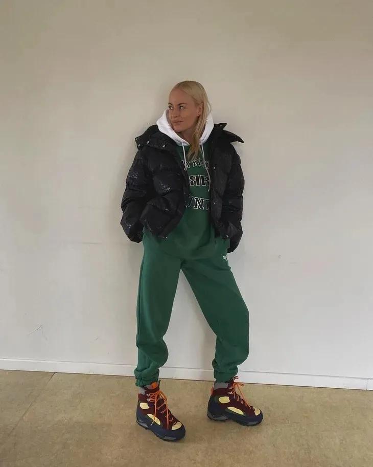 粉红卫衣穿搭女春秋套装,粉色连帽卫衣套装内搭