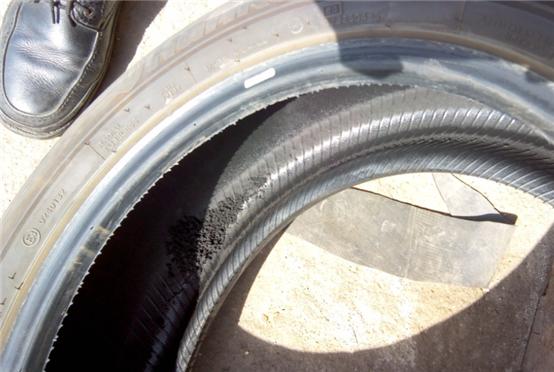 轮胎缺气的话开起来响吗,轮胎缺气行驶了一段距离还能用吗