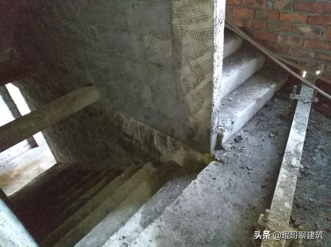 新型悬挑架全套图纸大全集,新型悬挑架半预埋和穿墙哪个安全