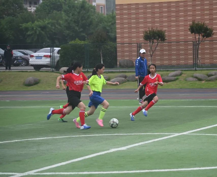 足够精彩校园足球联赛火热进行中,驰骋绿茵足球