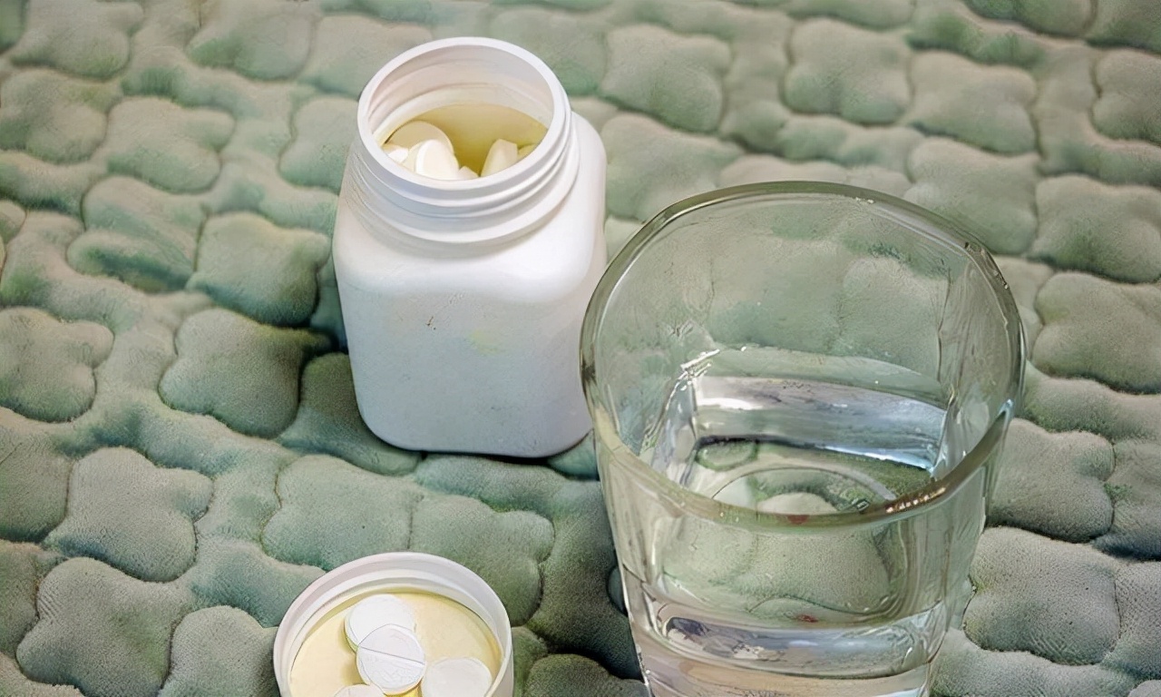 女子混吃7种感冒药过敏了,女子混吃感冒药竟丢了性命咋回事