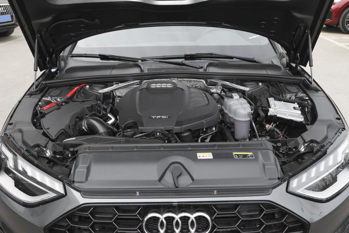 奥迪a4l2010款3.2fsiquattro,18款最低配奥迪a4l评测