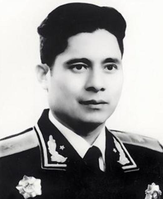 1985年裁军，昆明军区被撤，司令员张铚秀大感意外，政委：怎么办