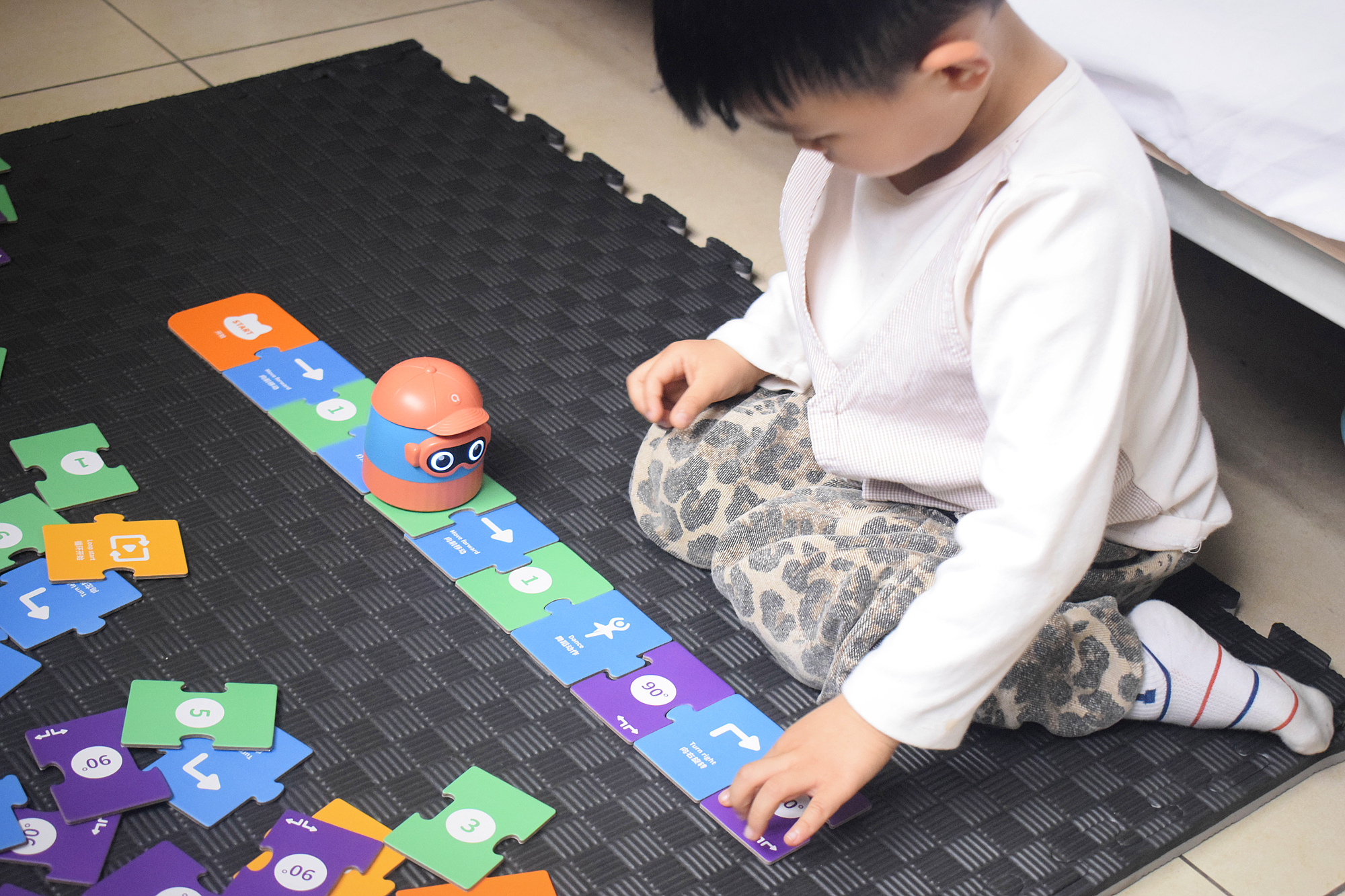 寓教于乐好伙伴！趣学伴拼读编程机器人体验分享