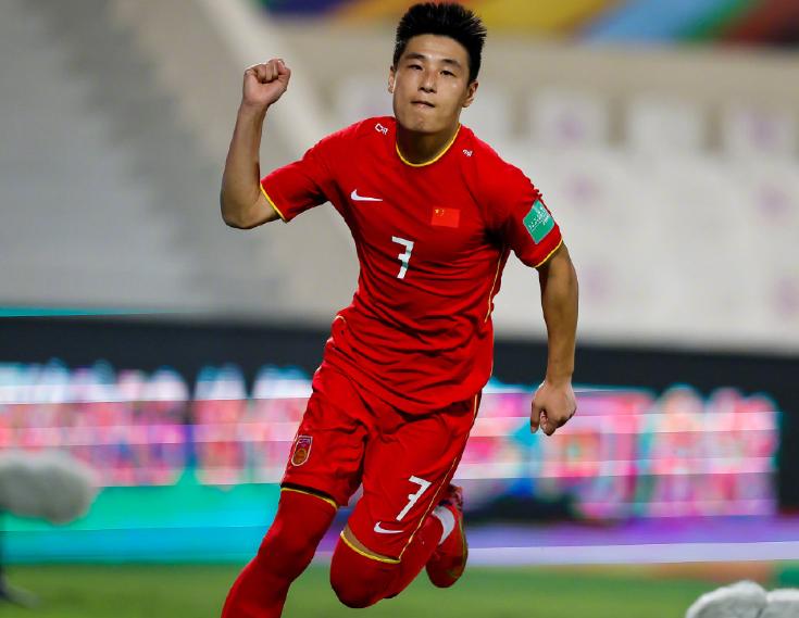 武磊王霜捧杯,m体育是哪个旗下的