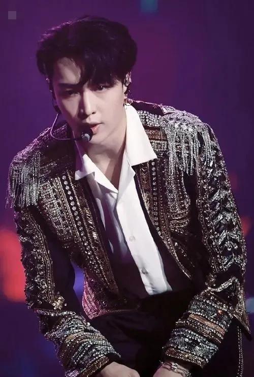 张艺兴微博改名,张艺兴sm合约什么时候到期