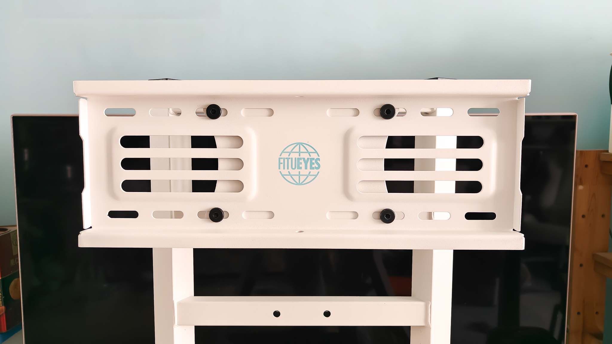 还在纠结电视用壁挂还是电视柜？有第三种方法！从此处处是C位