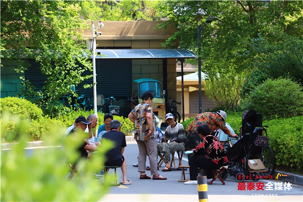 创城清理乱堆放杂物,创建文明城市私搭乱建拆除