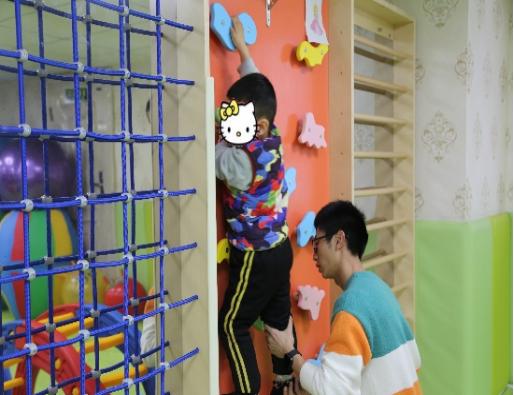 音乐教育家李永和国家心理咨询师黄小虎参加南京高得健康公益活动