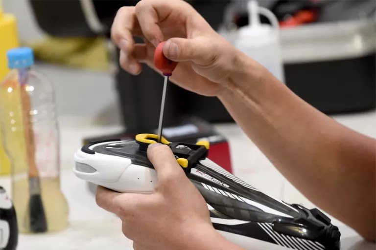 左膝盖外侧疼痛的原因和治疗方法,膝盖疼痛可以骑自行车吗