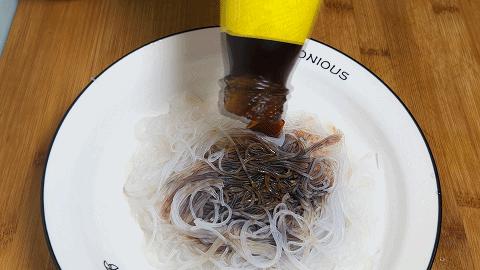 一把粉丝两个鸡蛋,鸡蛋柿子土豆粉丝汤