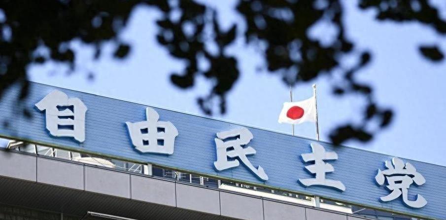 疯狂的政客、玩火的美国；深析2023年日本疯狂扩军的真实原因。