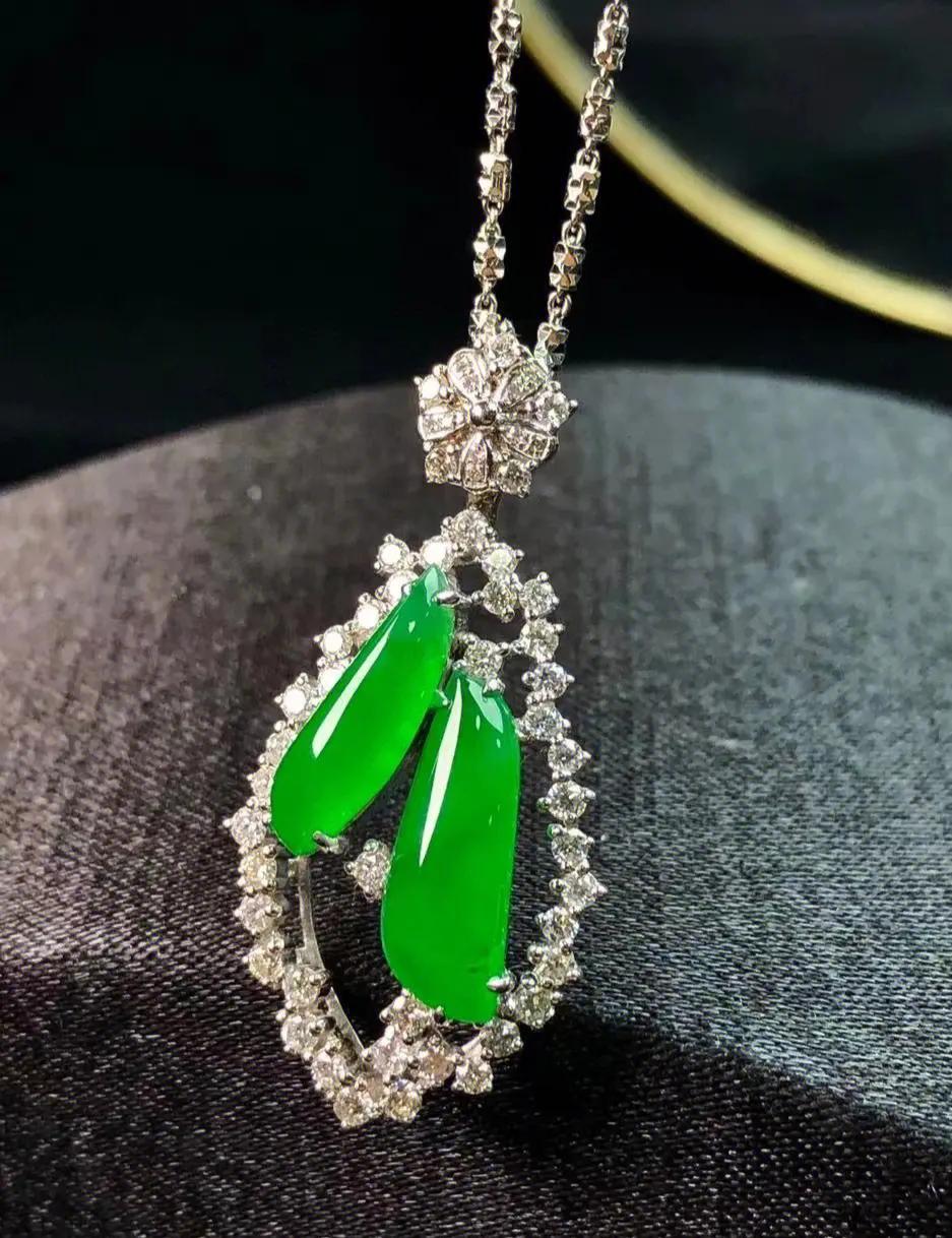 翡翠吊坠越小越便宜吗,翡翠吊坠越戴越亮吗