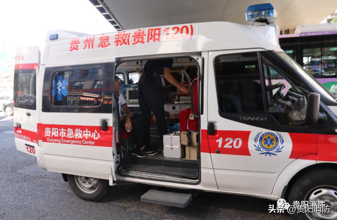 轿车人行道连撞2人最新情况,车辆行驶过快撞到人会撞碎吗