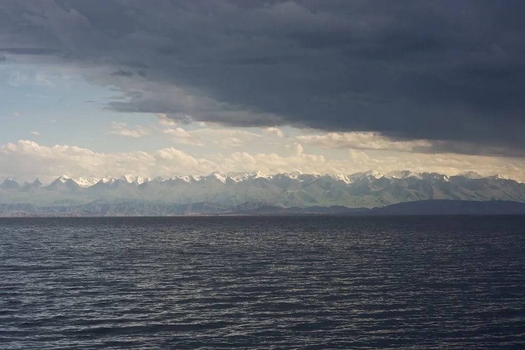 伊塞克湖的地理位置,伊塞克湖旅游