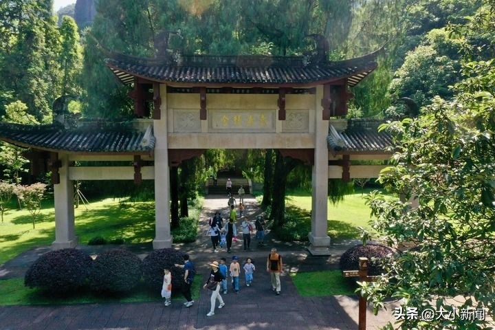 为强国建设民族复兴注入不竭精神动力——以习*平近**同志为核心的*党**中央引领中华文化创造性转化创新性发展纪实