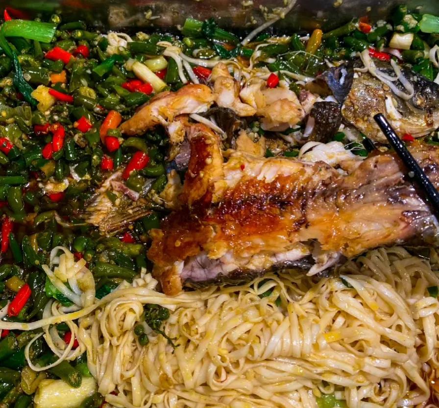 来万州吃一次正宗万州烤鱼,万州烤鱼什么味道正宗好吃