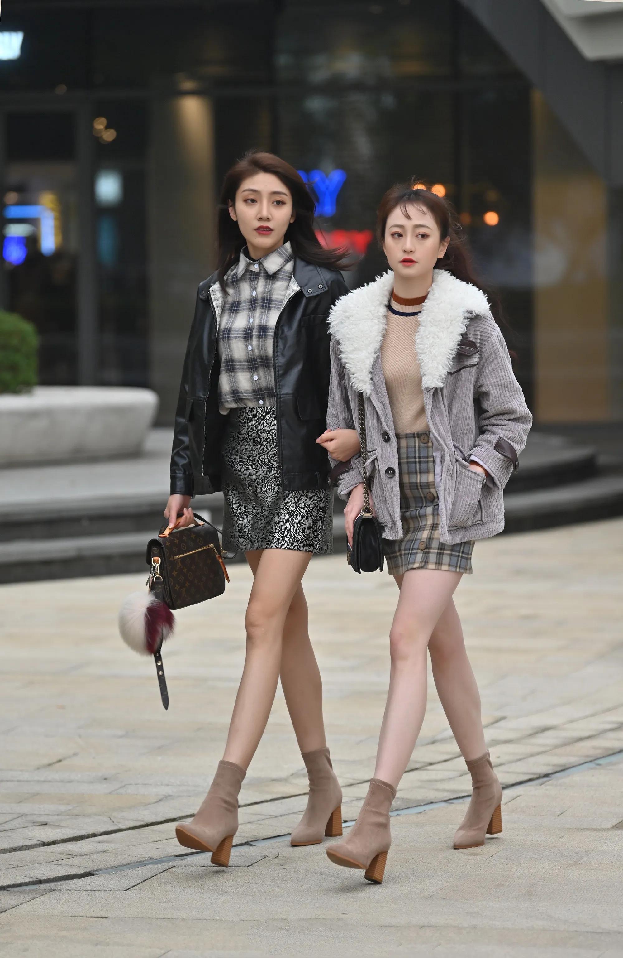 包包推荐百搭街拍包包,看包包认牌子