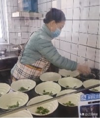 老妈开了馄饨店,最美妈妈的馄饨店