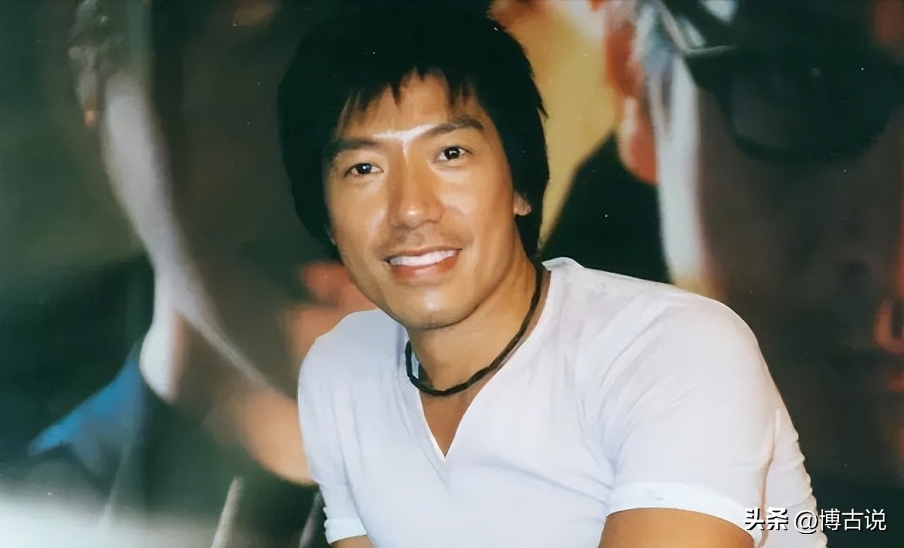 张耀扬带女友现身,张耀扬和富婆唱歌