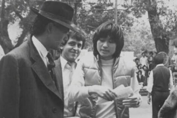 1927年，上海工人大*工罢**，强硬对抗英美*草烟**公司