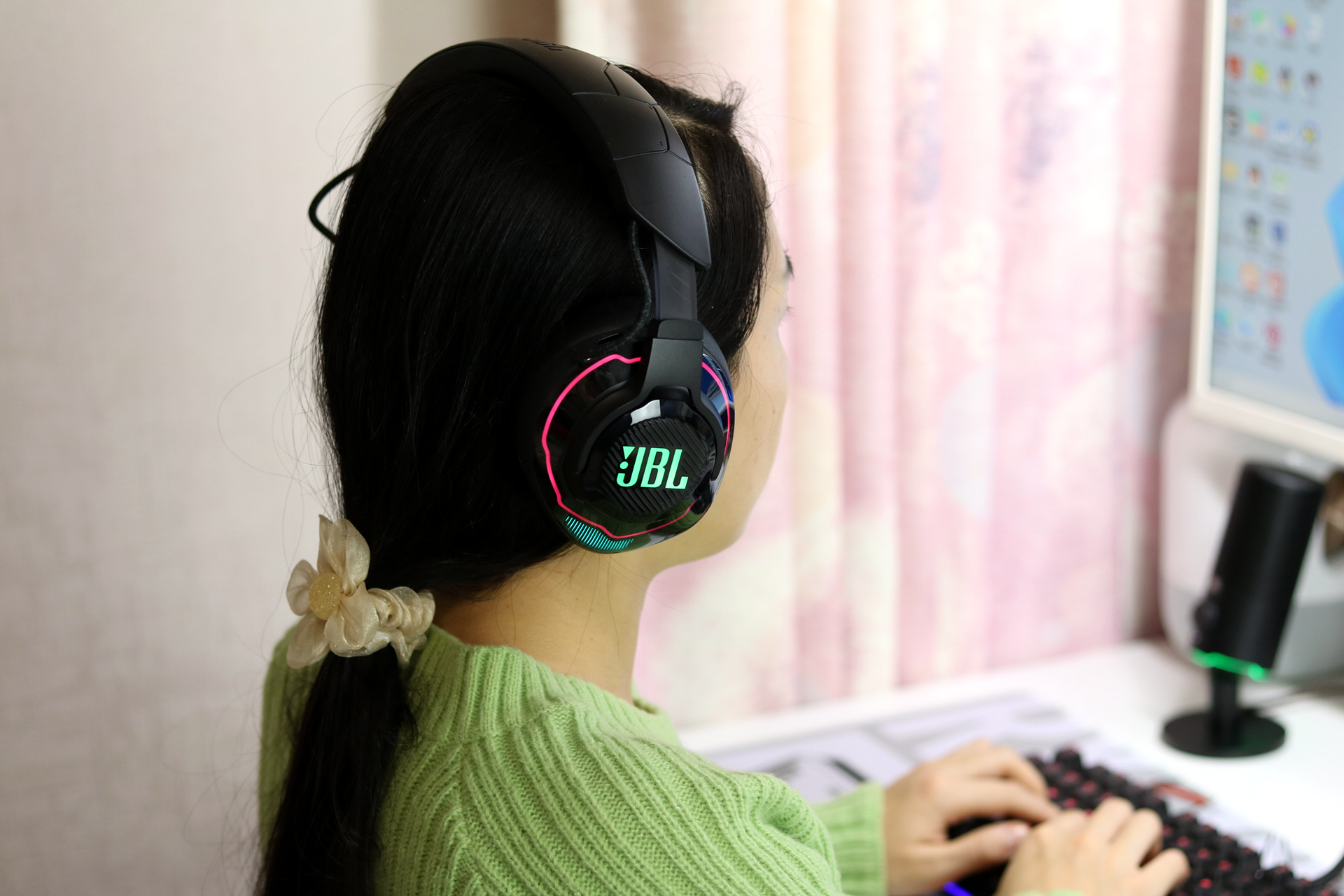 jbl头戴式耳机评测,2000元买头戴耳机值吗