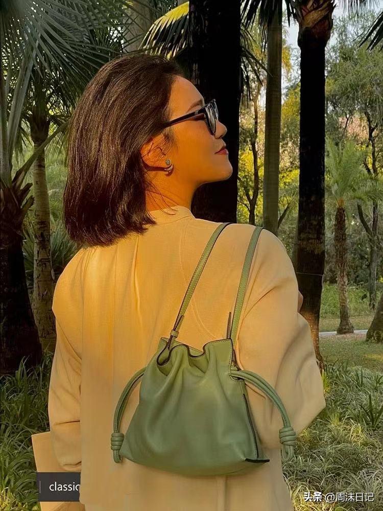 奢侈包的背法,头层牛皮旅行包三种背法