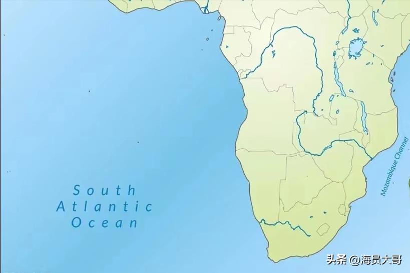 航运民警驾快艇救出被困男子,船舶运输事故船员被救