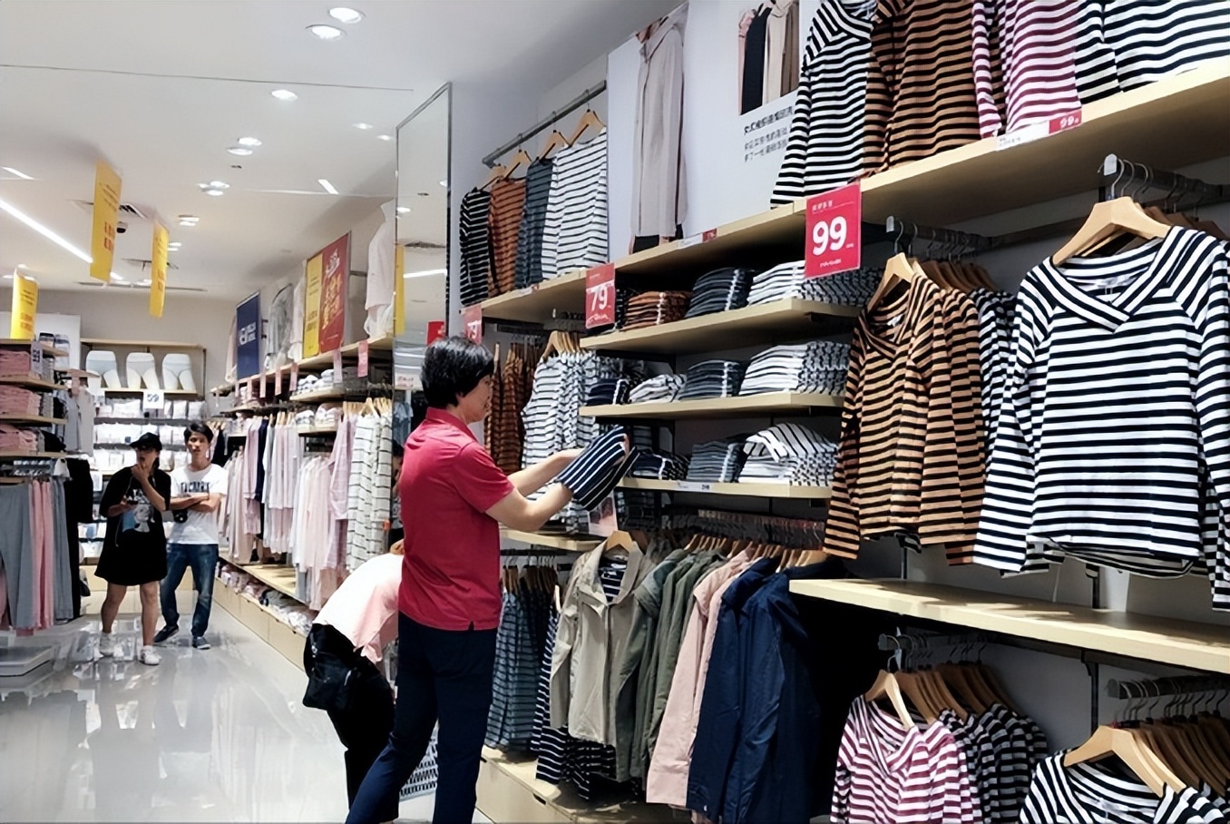 为什么品牌衣服假货那么多,现在为什么品牌服饰这么多假货