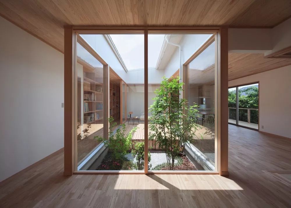 下沉式庭院算庭院吗,下沉式庭院和地上庭院叠石结合